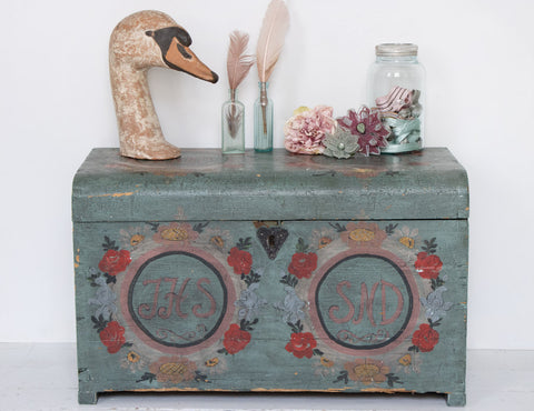 Skøn multifarvet kiste