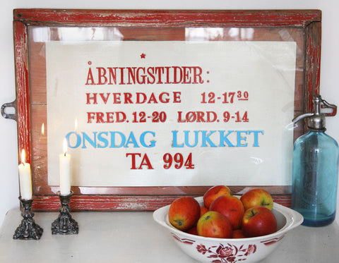 Sjældent gammelt udhængsskab