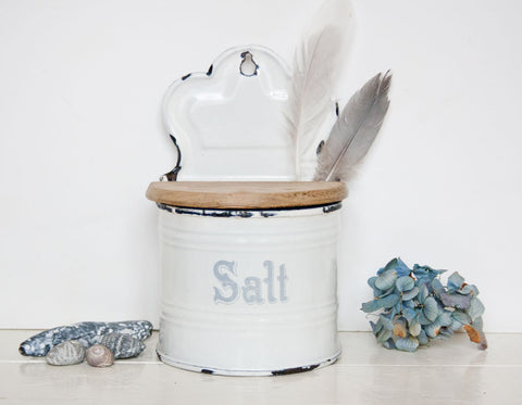 Saltbeholder i emalje